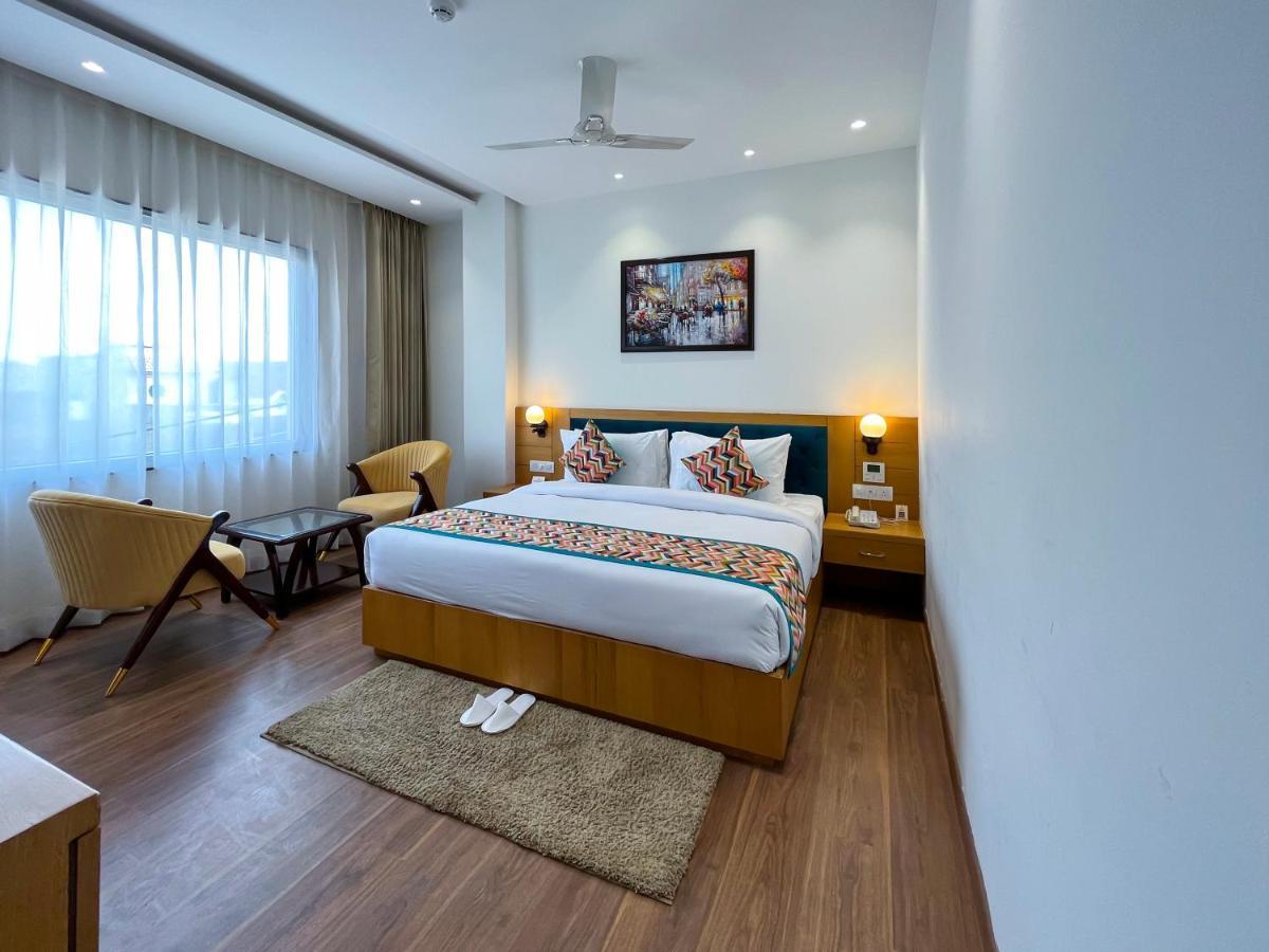 Hotel Classio Royale Amritsar Bagian luar foto
