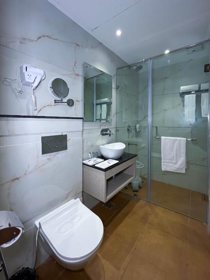 Hotel Classio Royale Amritsar Bagian luar foto
