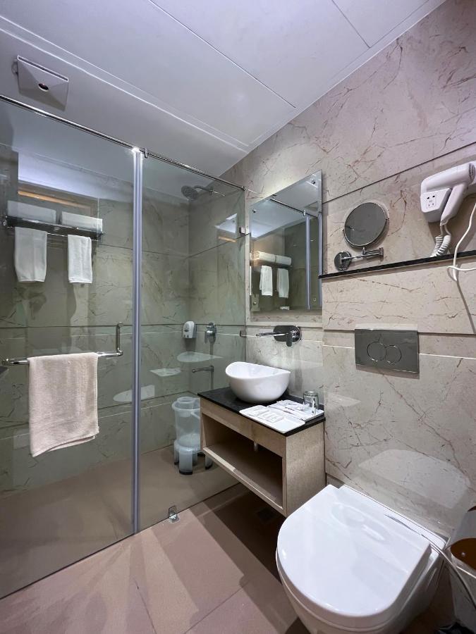 Hotel Classio Royale Amritsar Bagian luar foto